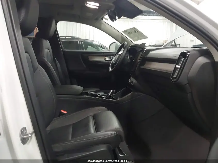 2024 VOLVO XC40 B5 ULTIMATE BRIGHT THEME