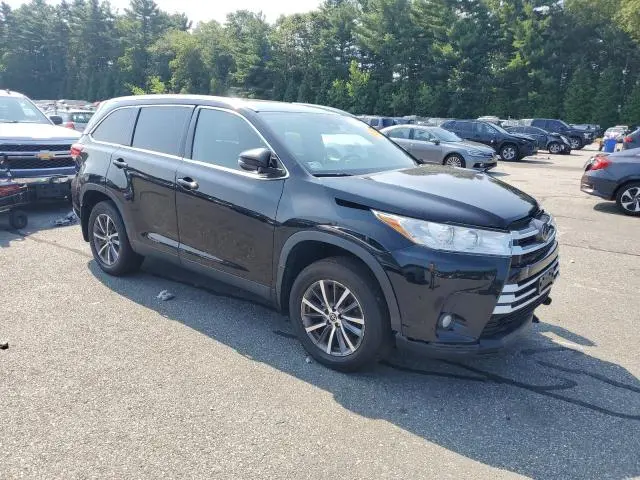 2019 TOYOTA HIGHLANDER SE  