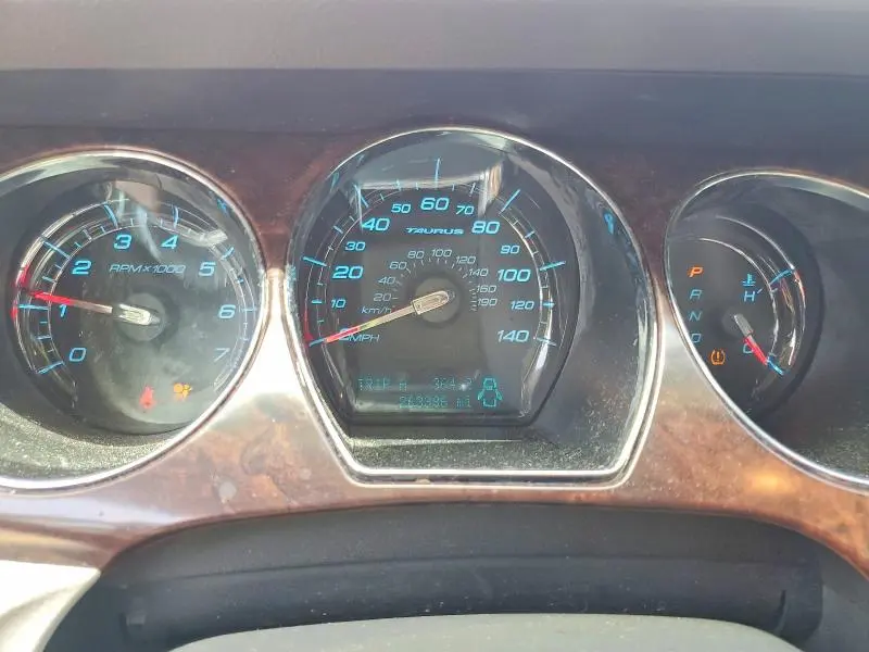 2010 FORD TAURUS SEL  