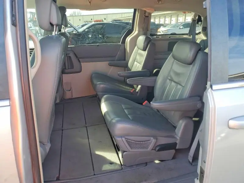 2010 CHRYSLER TOWN & COUNTRY TOURING  