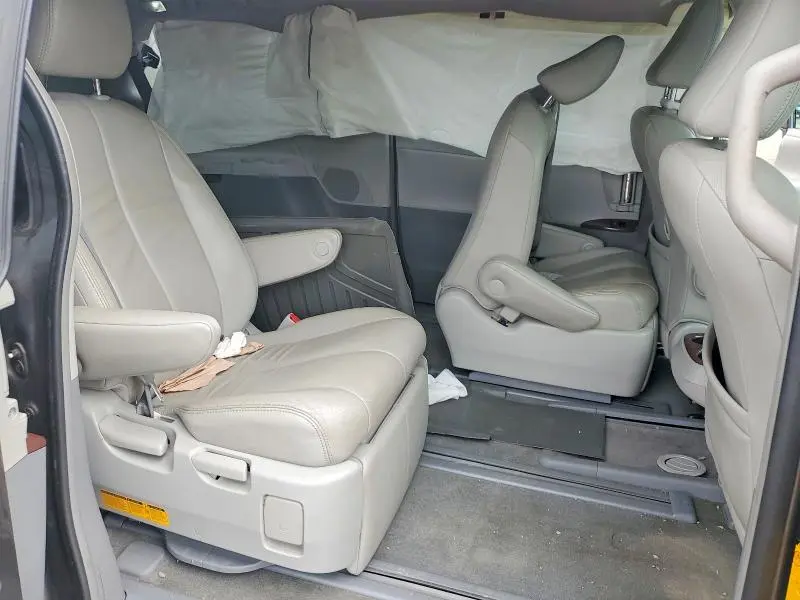 2014 TOYOTA SIENNA XLE 7-PASSENGER  
