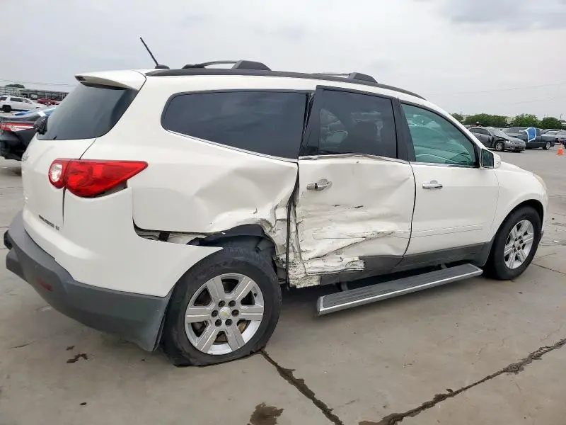 2010 CHEVROLET TRAVERSE LT  