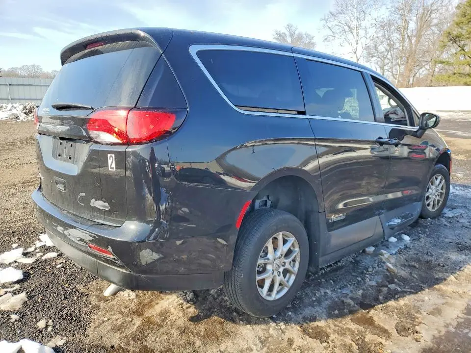 2023 CHRYSLER VOYAGER LX  