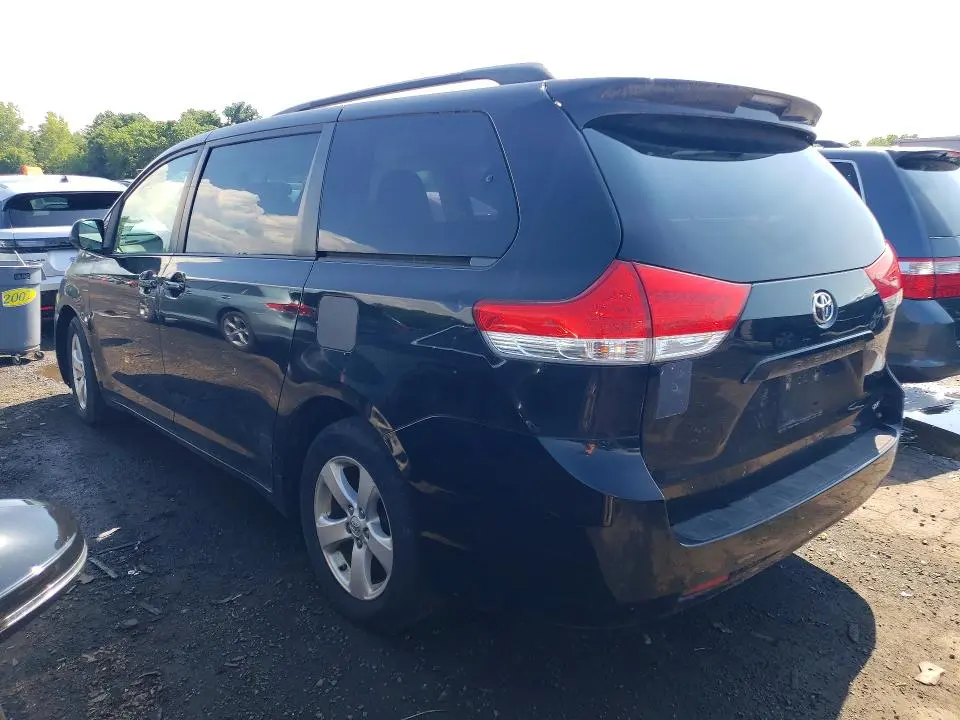 2012 TOYOTA SIENNA LE  