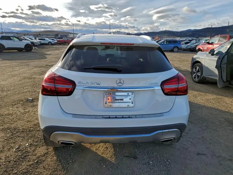 2020 MERCEDES-BENZ GLA 250 4MATIC  