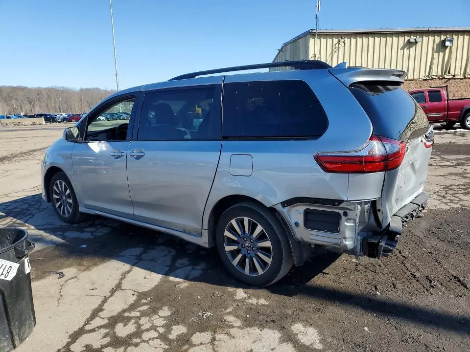 2020 TOYOTA SIENNA LE  