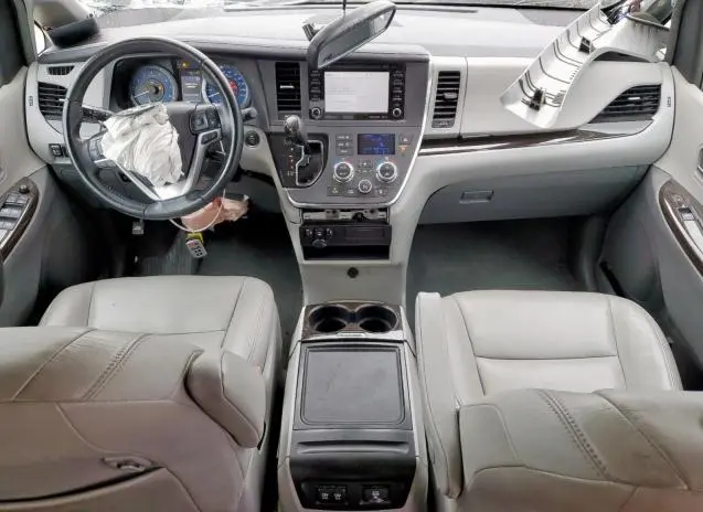 2019 TOYOTA SIENNA XLE  