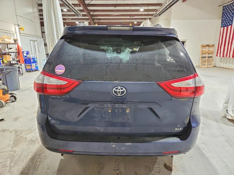 2019 TOYOTA SIENNA XLE 8-PASSENGER  
