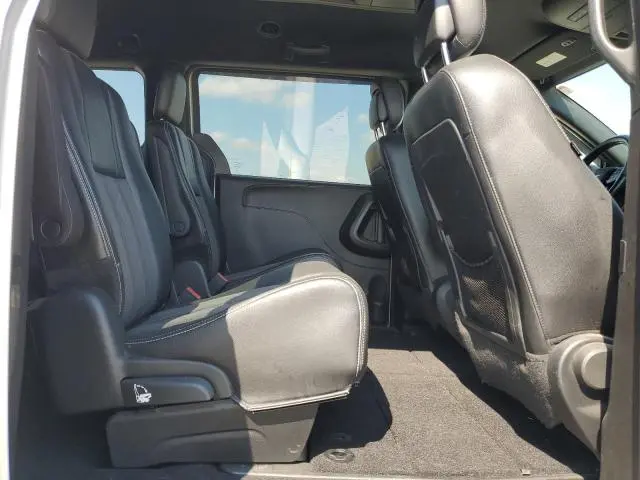 2014 CHRYSLER TOWN & COUNTRY S  