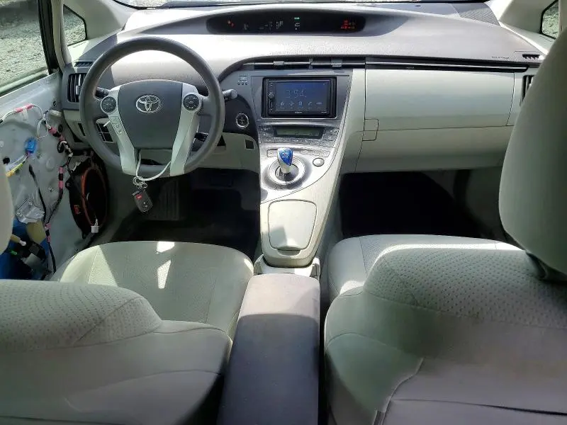 2010 TOYOTA PRIUS III  