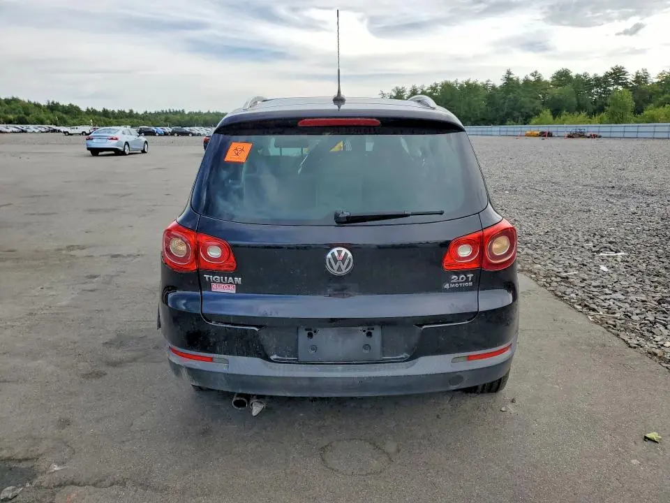 2010 VOLKSWAGEN TIGUAN SE  