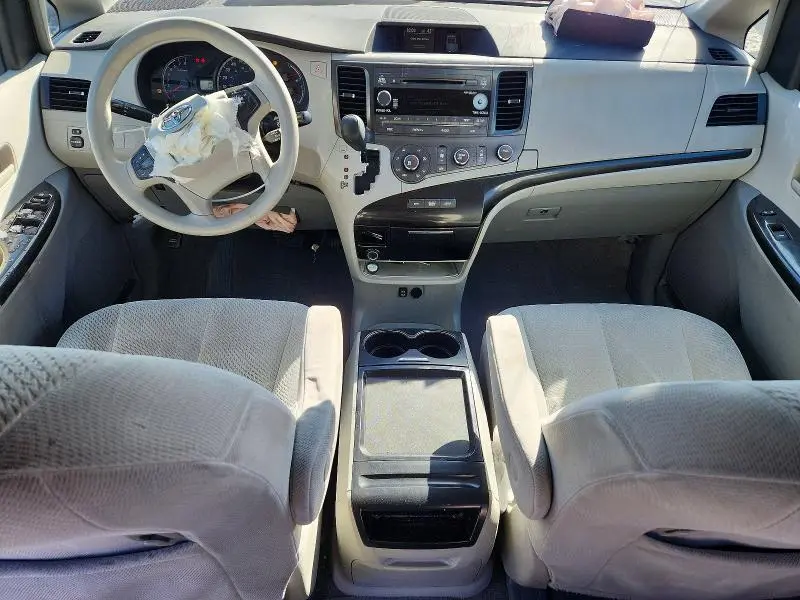 2011 TOYOTA SIENNA   