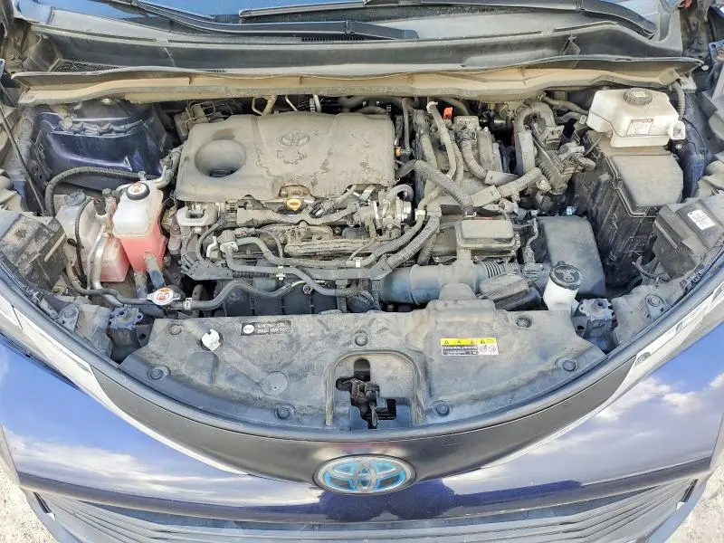 2022 TOYOTA SIENNA XLE  