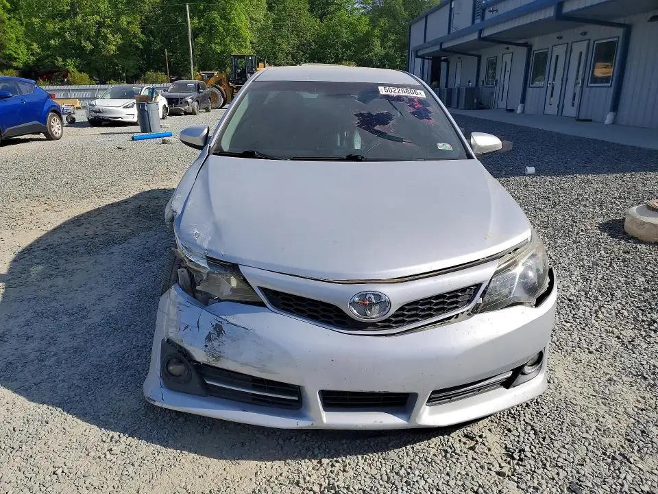 2014 TOYOTA CAMRY SE  