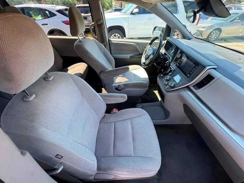 2020 TOYOTA SIENNA L  