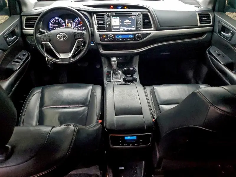 2019 TOYOTA HIGHLANDER SE  