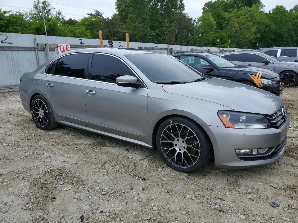 2013 VOLKSWAGEN PASSAT SEL  