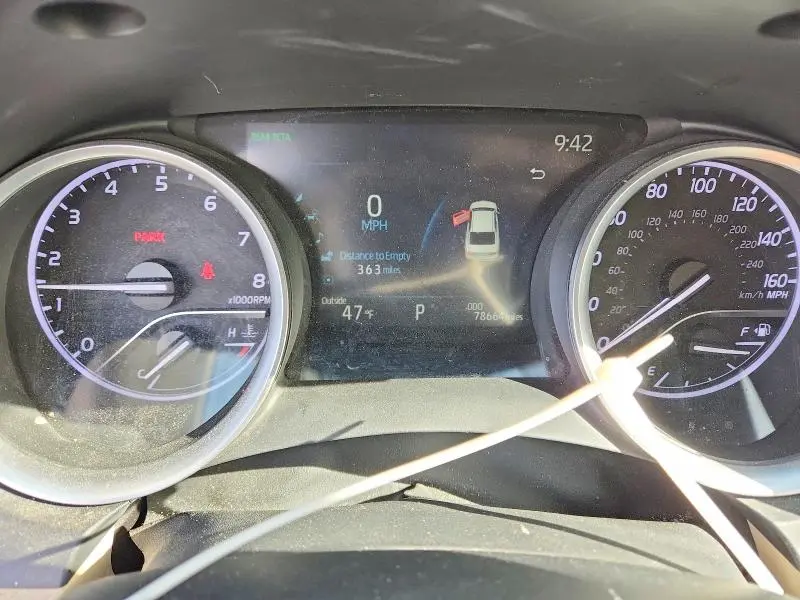 2021 TOYOTA CAMRY XLE  