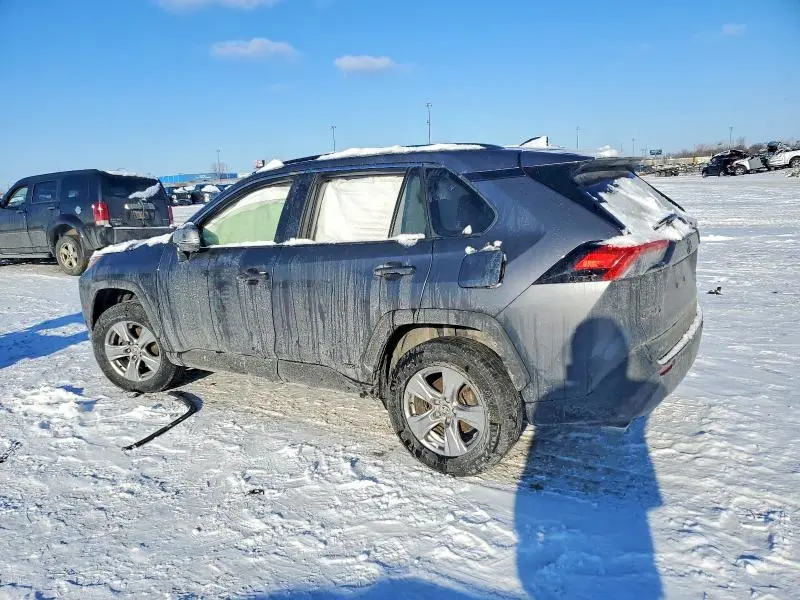 2022 TOYOTA RAV4 XLE  