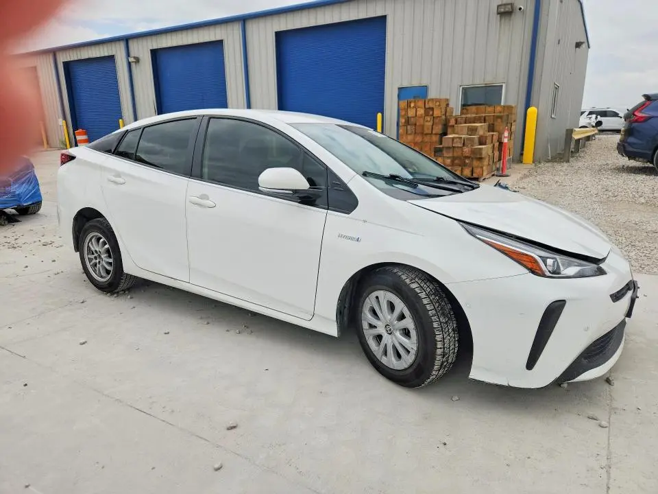 2020 TOYOTA PRIUS LE  