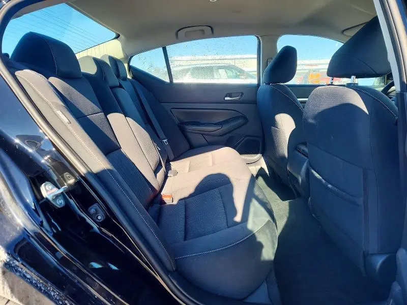 2022 NISSAN ALTIMA SV  