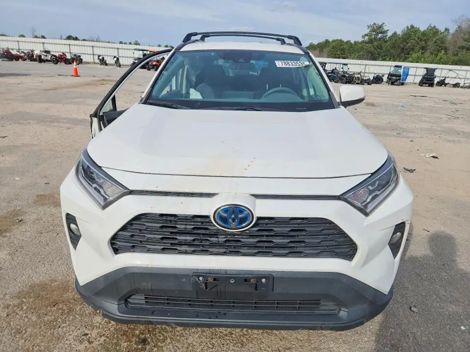 2020 TOYOTA RAV4 XLE  