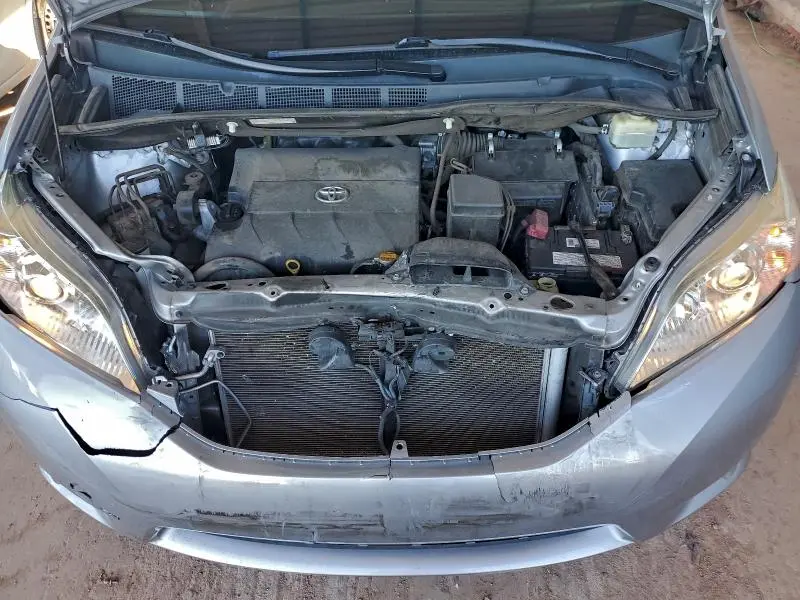 2015 TOYOTA SIENNA XLE  