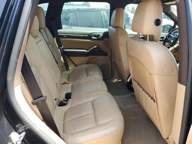 2016 PORSCHE CAYENNE   