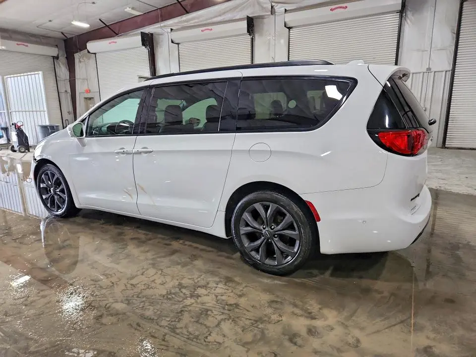 2019 CHRYSLER PACIFICA LIMITED  