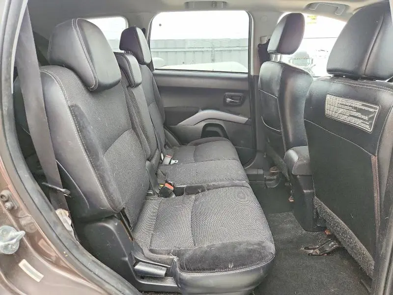 2010 MITSUBISHI OUTLANDER SE  