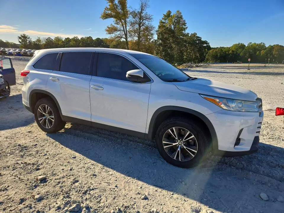 2019 TOYOTA HIGHLANDER LE  
