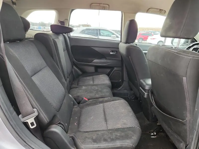 2016 MITSUBISHI OUTLANDER SE  