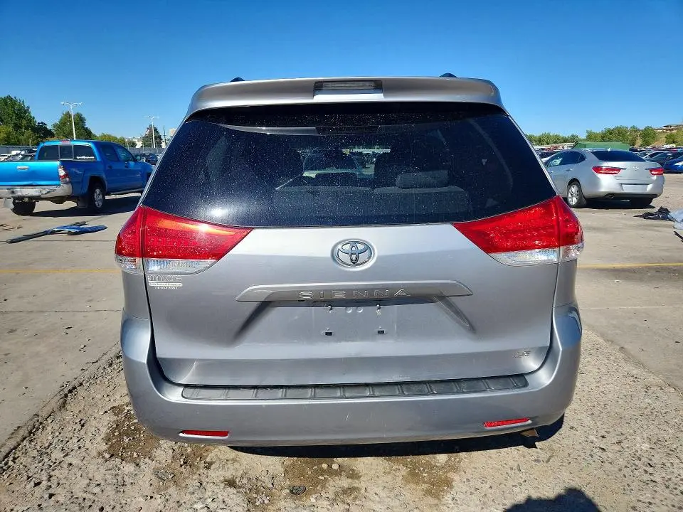 2013 TOYOTA SIENNA LE  