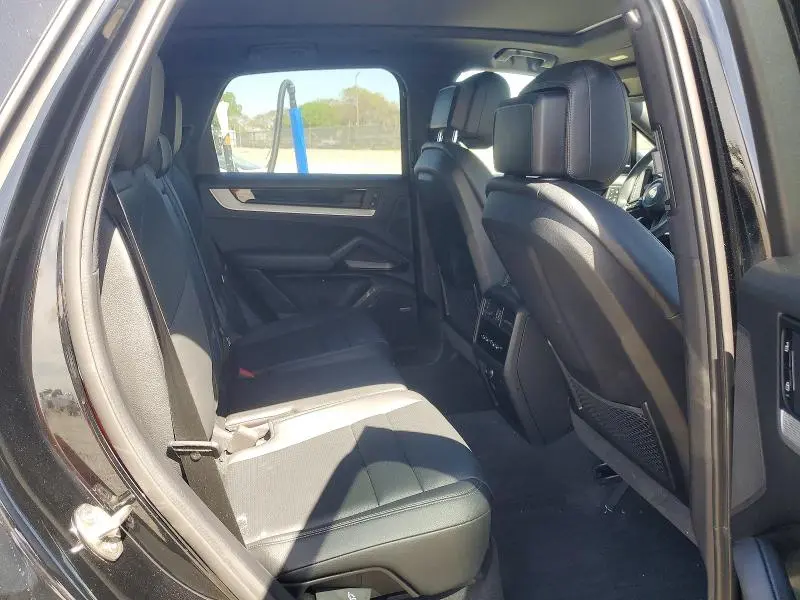 2024 PORSCHE CAYENNE S  