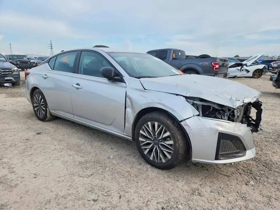 2024 NISSAN ALTIMA SV  