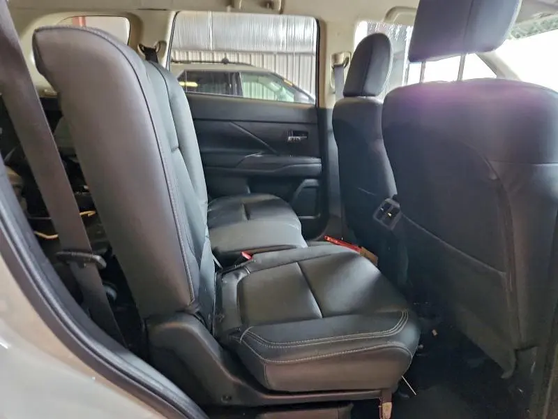 2019 MITSUBISHI OUTLANDER SE  