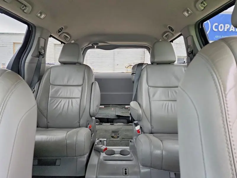 2016 TOYOTA SIENNA XLE 8-PASSENGER  