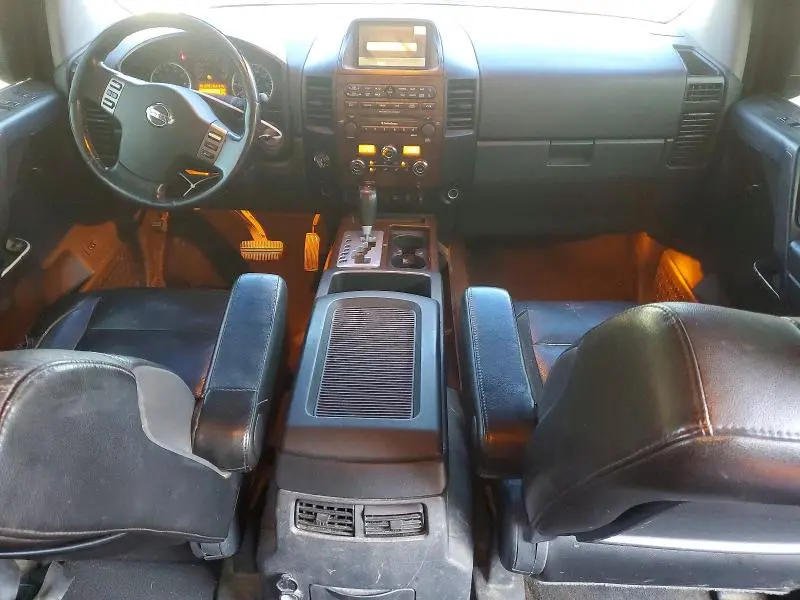 2010 NISSAN TITAN SE  
