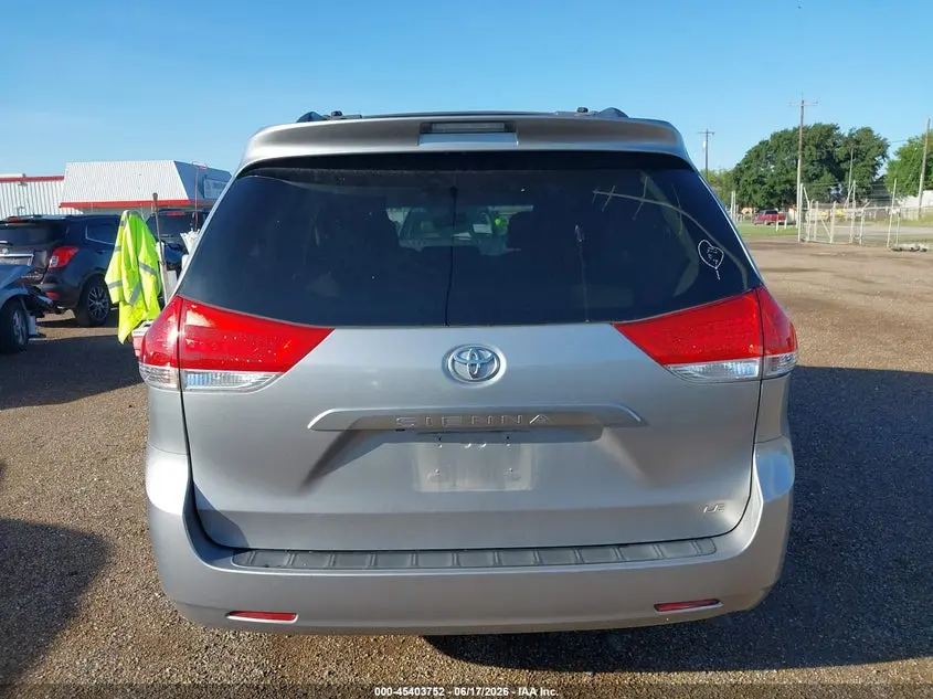 2013 TOYOTA SIENNA LE V6 8 PASSENGER