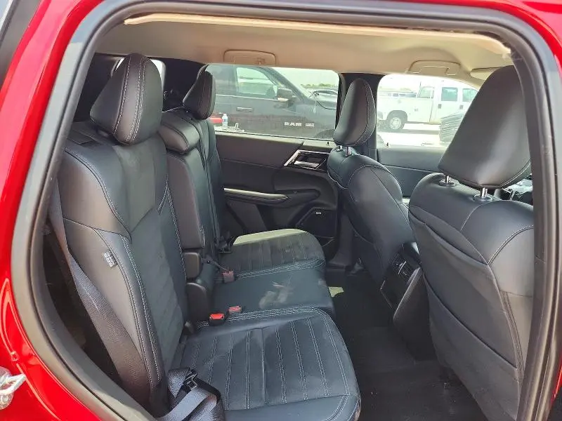 2025 MITSUBISHI OUTLANDER SE  