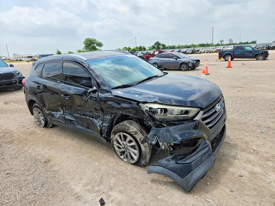 2016 HYUNDAI TUCSON SE  