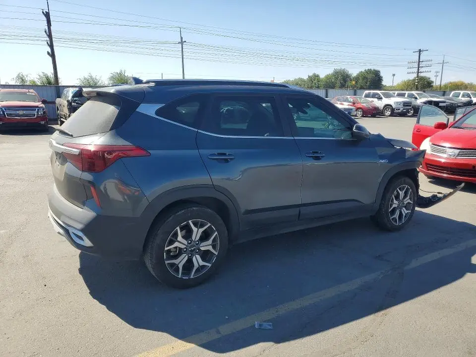 2023 KIA SELTOS EX  