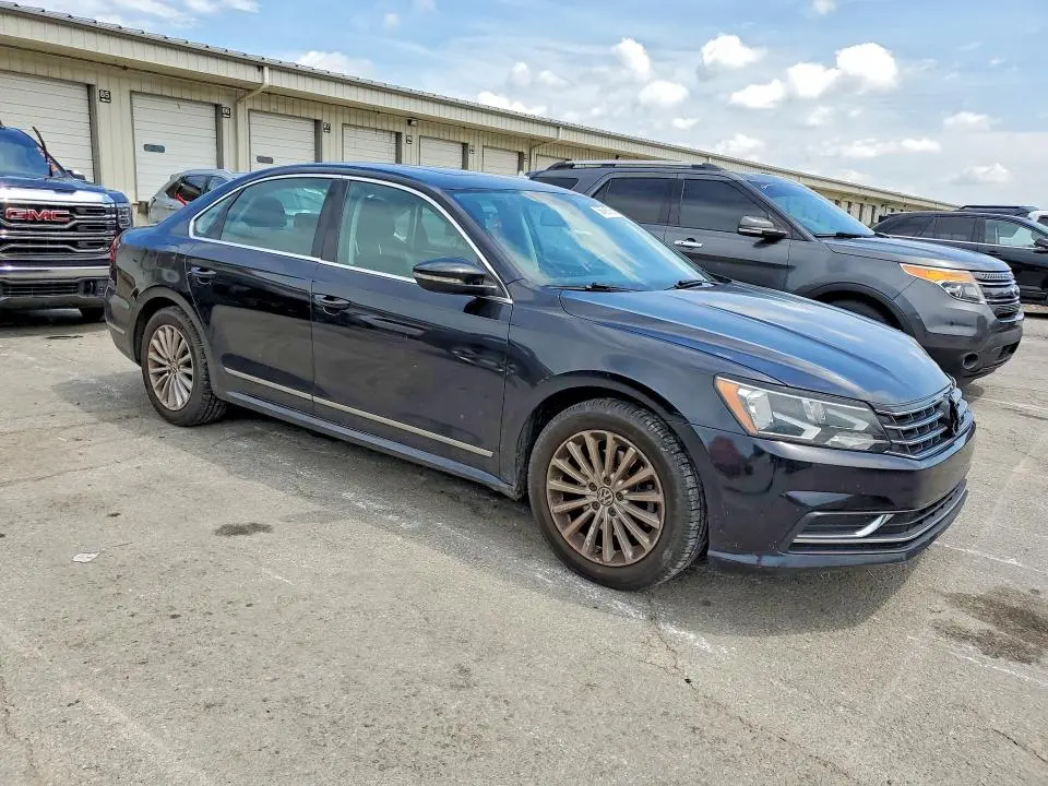 2017 VOLKSWAGEN PASSAT SE  