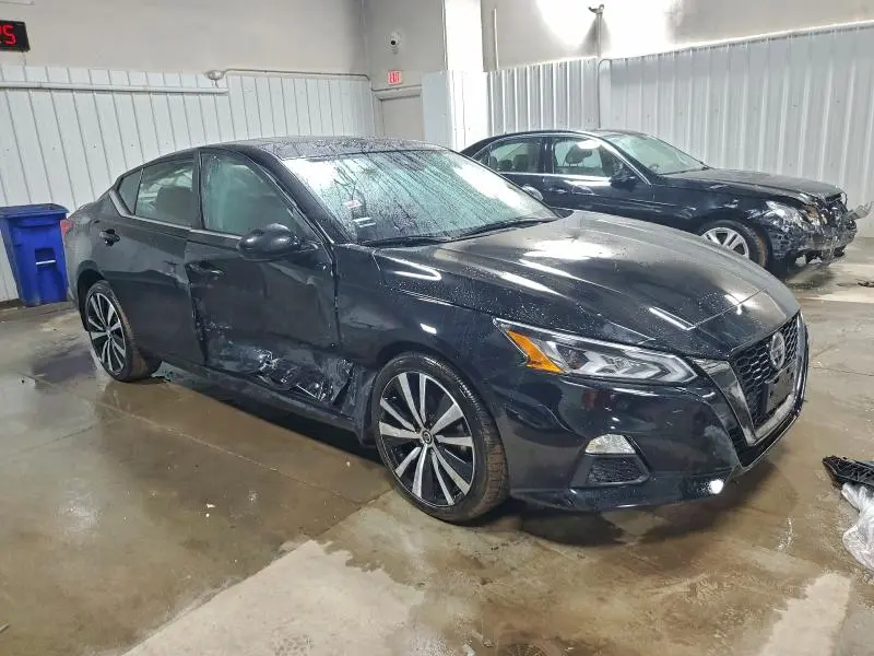 2021 NISSAN ALTIMA SR  