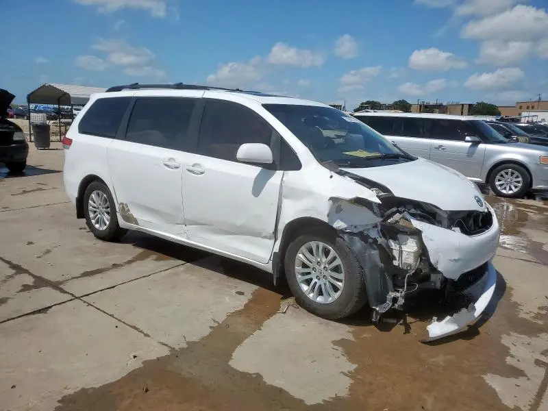 2011 TOYOTA SIENNA XLE  