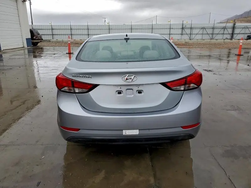 2016 HYUNDAI ELANTRA SE  