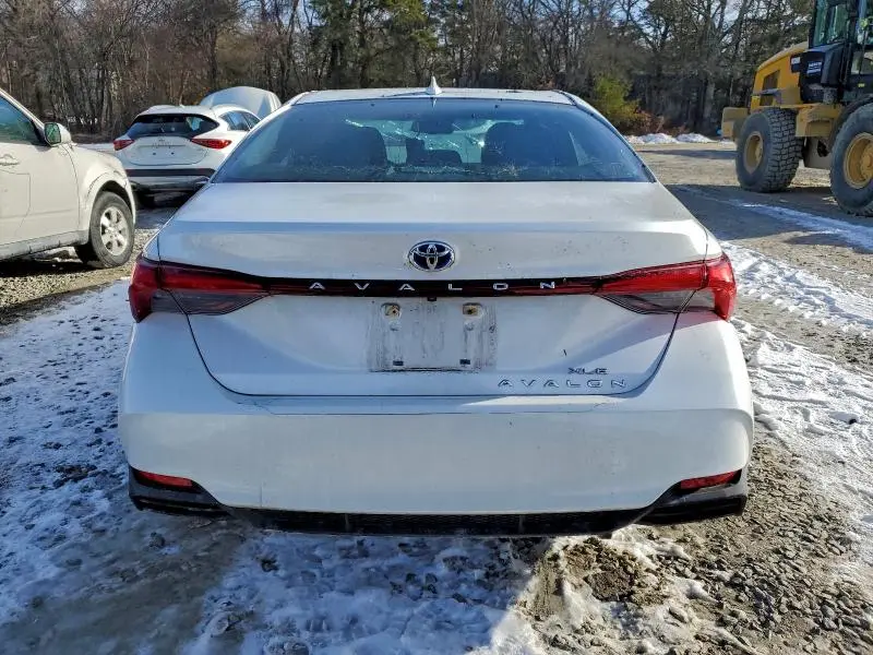 2019 TOYOTA AVALON XLE  