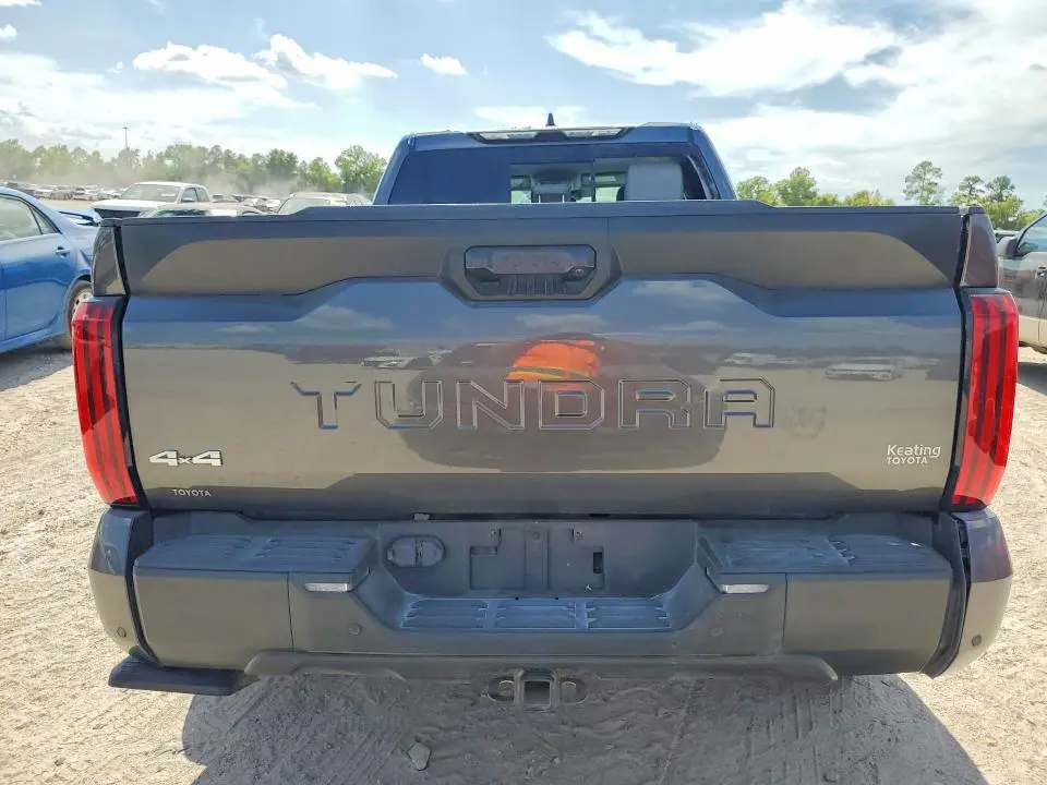 2024 TOYOTA TUNDRA SR5  