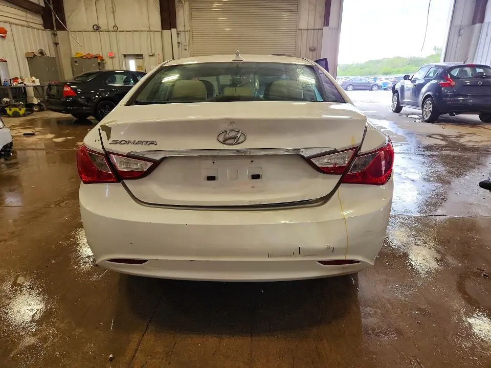 2011 HYUNDAI SONATA GLS  