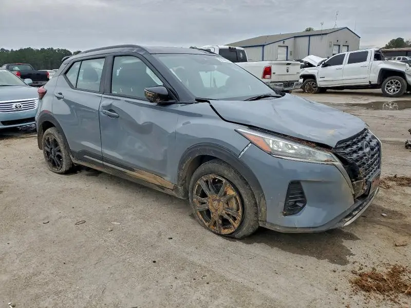 2024 NISSAN KICKS SR  